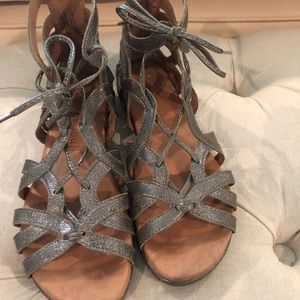 Gentle souls gladiator sandal size 5